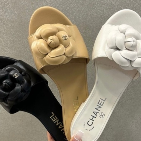 Chanel SS2024 Lambskin Camellia Flower Mule Sandals, Size 39 - Picture 2 of 5